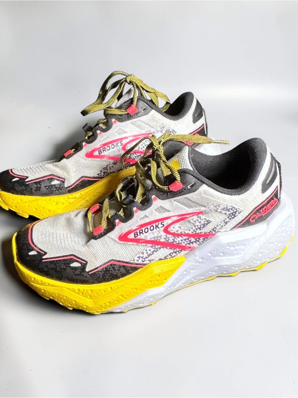 Brooks Caldera Women’s Trail Running Mesh Lace-Up Low Top Gray/Yellow Size 7